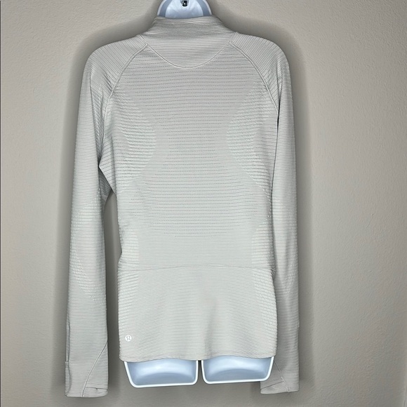 Lululemon Athletica Light Gray Textured Top - Picture 3 of 3